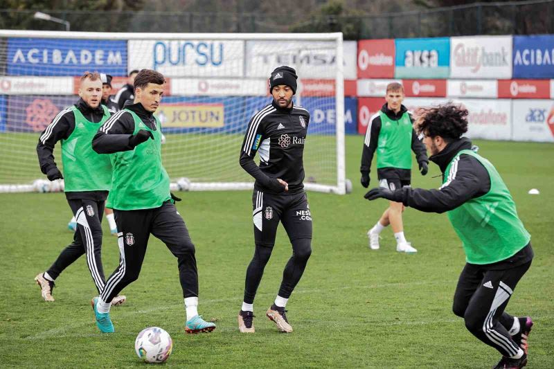 Beşiktaş, Fenerbahçe maçı hazırlıklarına devam etti
