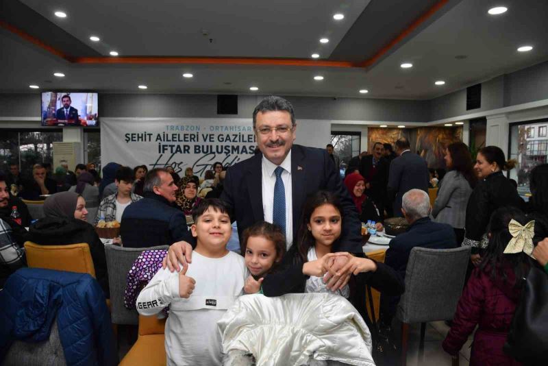 Genç, şehit aileleri ve gazilerle iftarda buluştu
