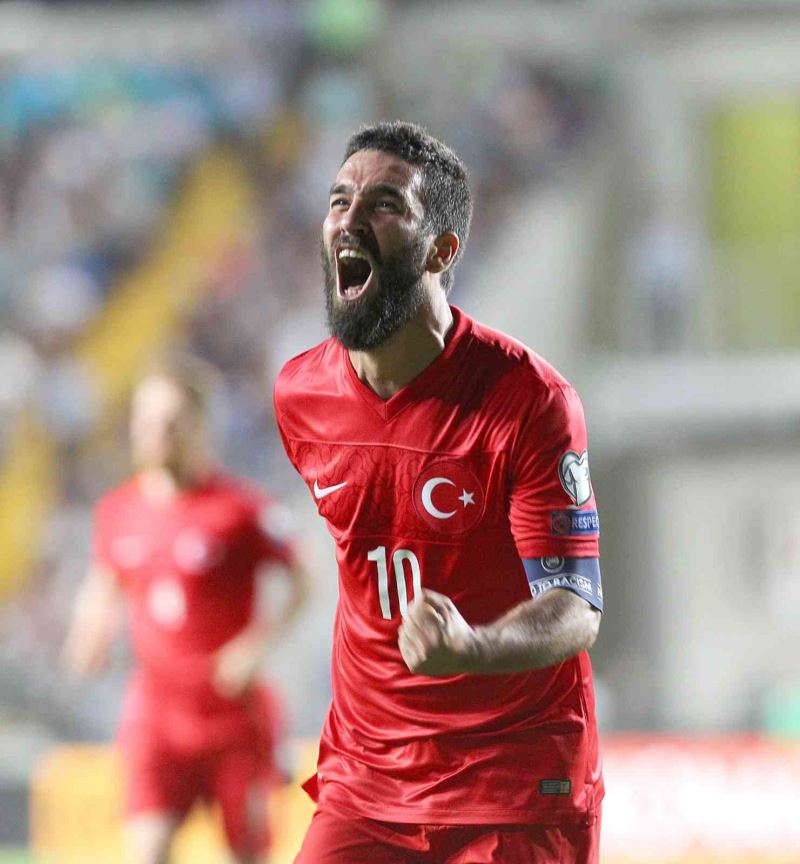 Arda Turan, Türkiye-Hırvatistan maçı öncesi ödüllendirilecek
