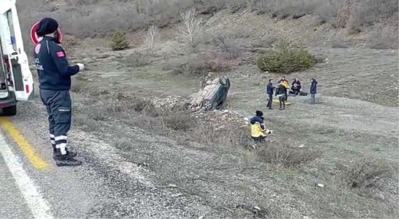 Tunceli’de otomobil şarampole yuvarlandı: 2 yaralı
