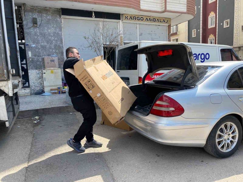 Engelli depremzede çocuklara tekerlekli sandalye desteği
