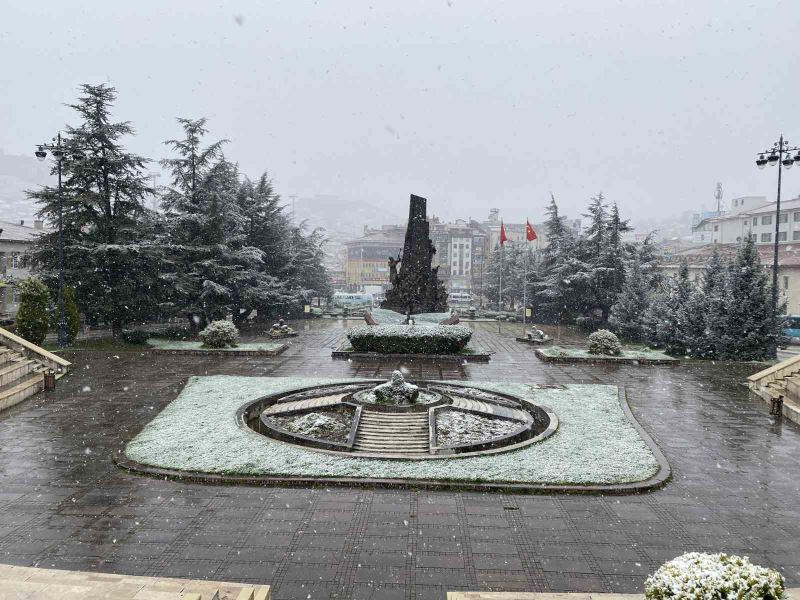 Kastamonu’da kar yağışı etkili oluyor
