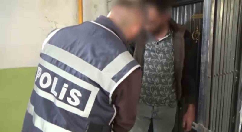 Aranan şahıslara 89 polis ile şafak operasyonu: 15 gözaltı
