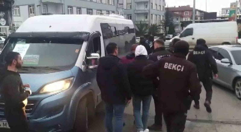 Minibüs şoförü ile yolcu arasında kavga
