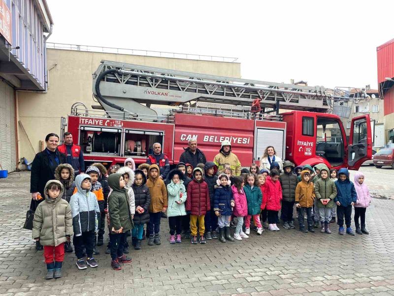 Minik öğrencilerin İtfaiye gezisi heyecanı
