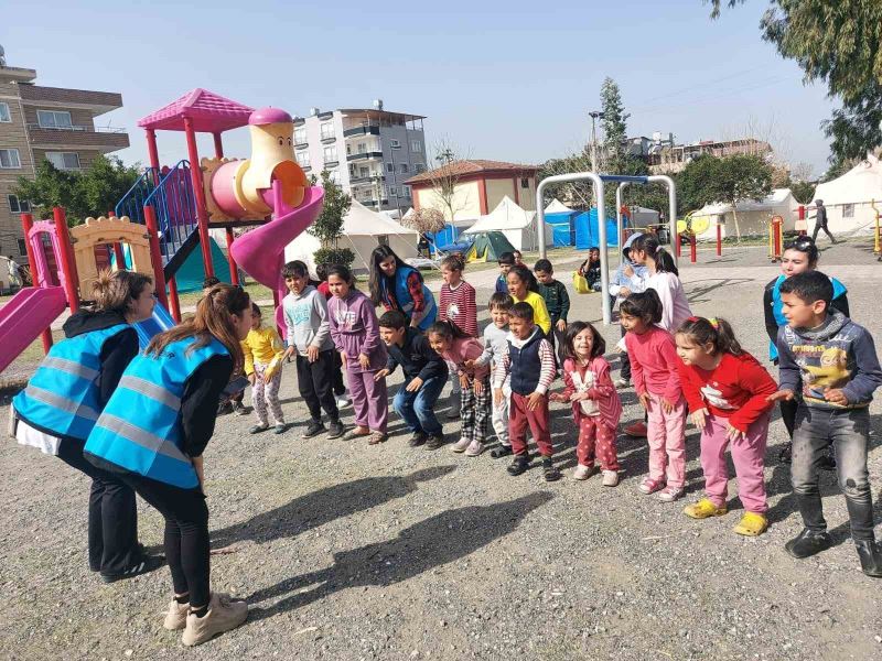 Denizli Büyükşehir, İskenderunlu çocuklara moral oluyor
