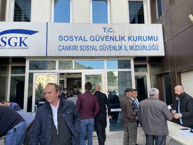 Çankırı’da vatandaşlar EYT başvurusu için soluğu SGK’da aldı
