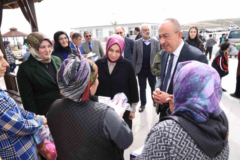 Usta ile Kavuş Konya’ya yerleşen depremzedelerin acılarını paylaştı
