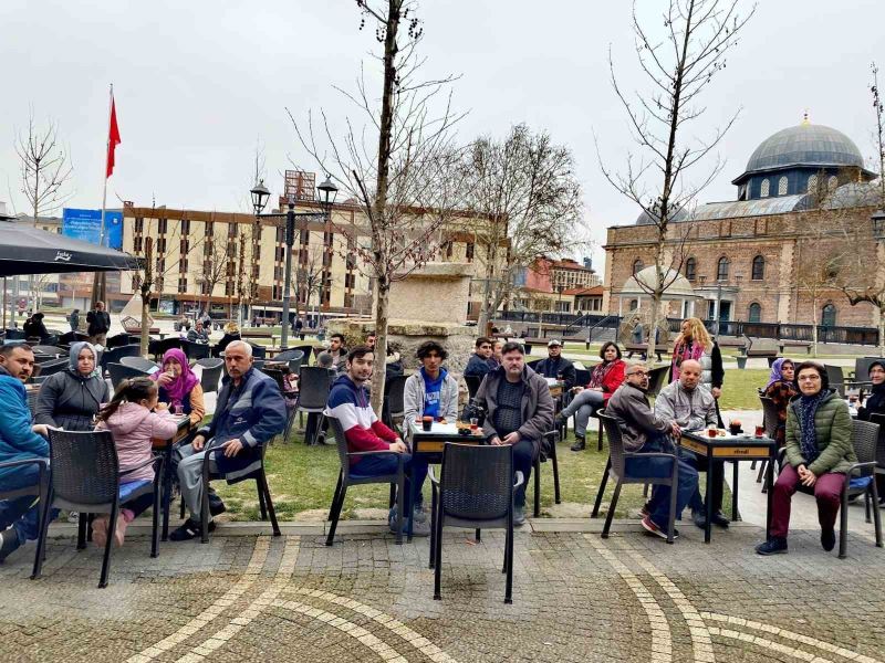 Şehre Vefa Grubu depremzede ailelere Balıkesir’i tanıttılar
