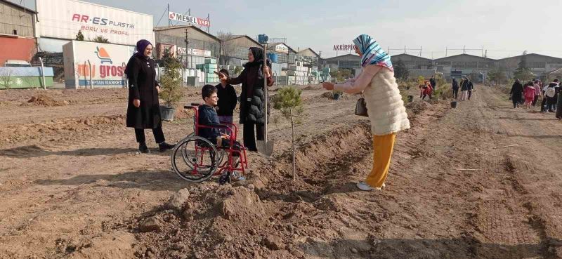 Özel öğrenciler Karatay’da fidan dikti
