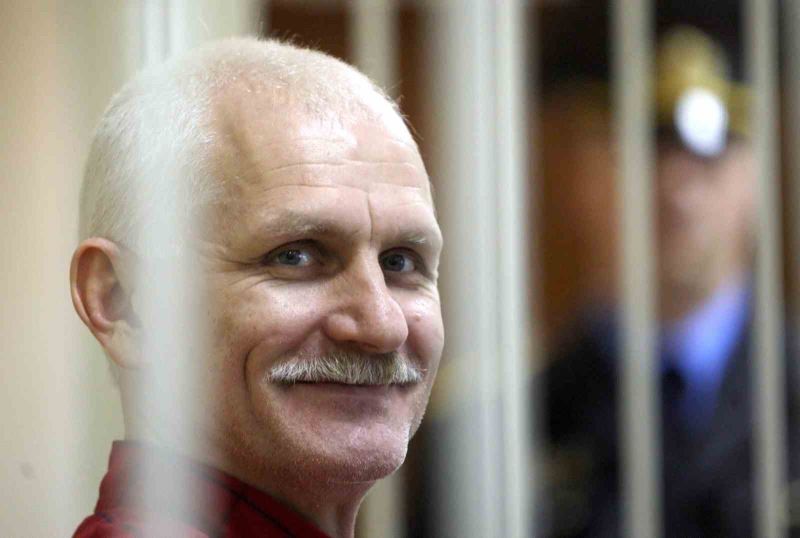 Nobel Barış Ödüllü Belaruslu aktivist Bialiatski’ye 10 yıl hapis cezası
