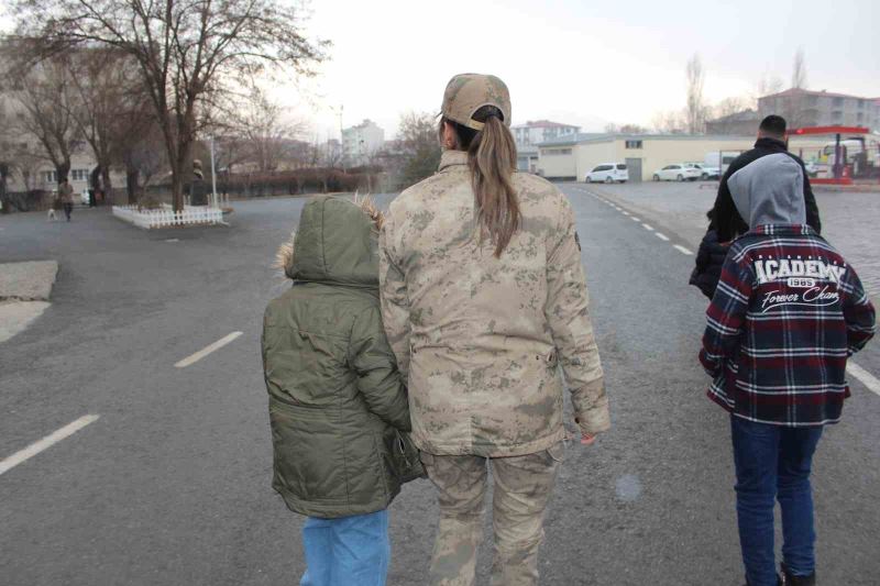 Iğdır’da sevgi evlerindeki çocuklar jandarmaya misafir oldu
