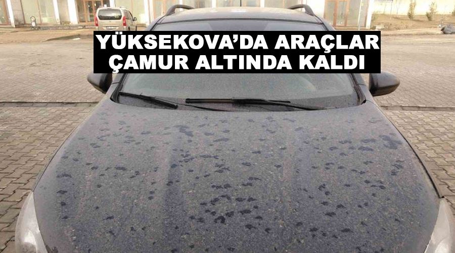 Yüksekova’da araçlar çamur altında kaldı