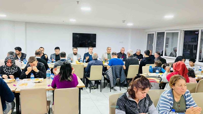 Gazipaşa Kaymakamı iftarını depremzedelerle yaptı
