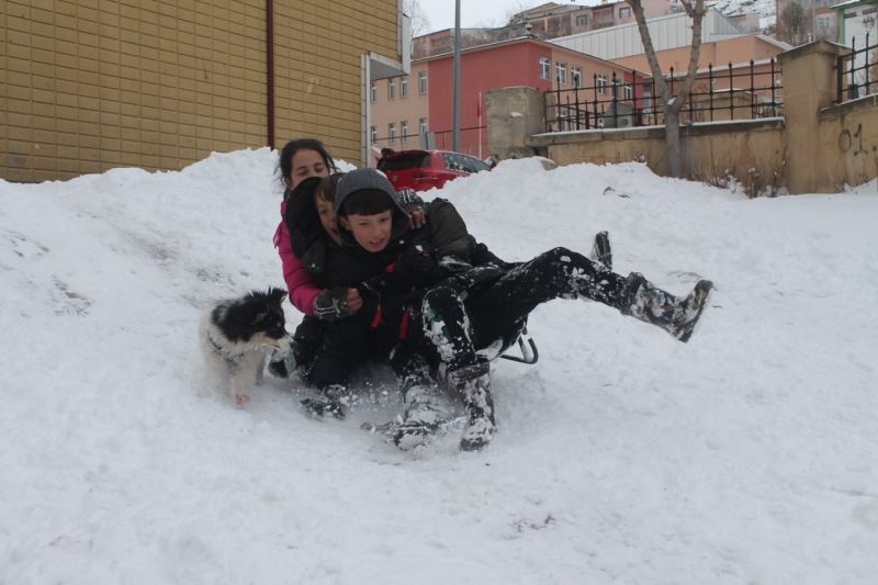 Bayburt’ta kar nedeniyle eğitime 1 gün ara verildi
