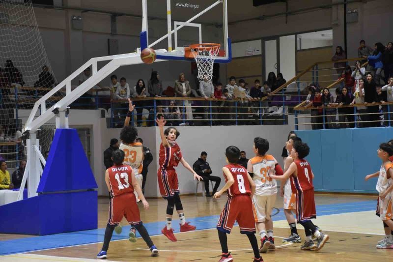 Afyonkarahisar’da ’Küçükler Basketbol’  maçları tamamlandı
