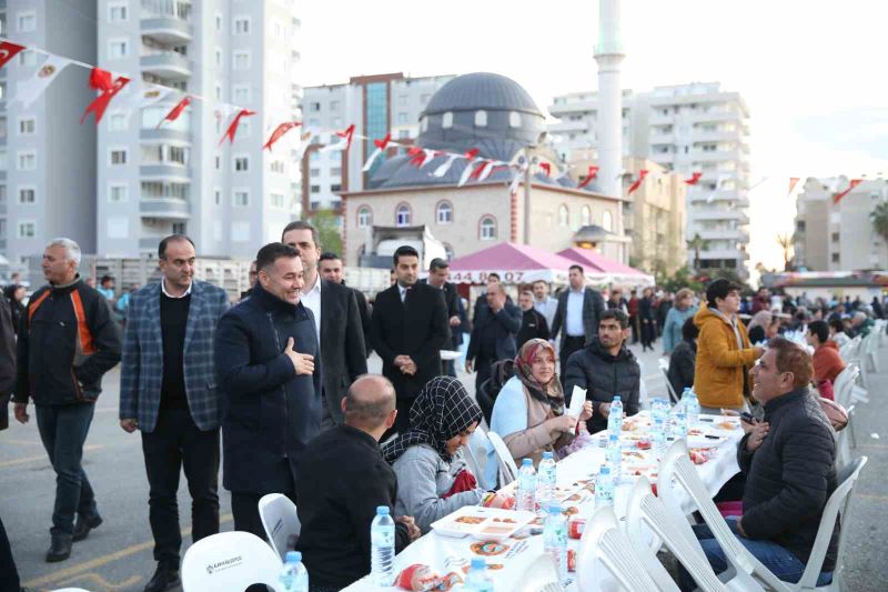 Başkan Yücel, vatandaşlarla iftarda buluştu
