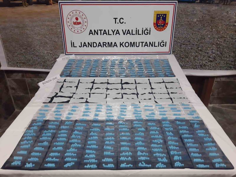 Antalya’da 4 bin 280 adet uyuşturucu madde ele geçirildi
