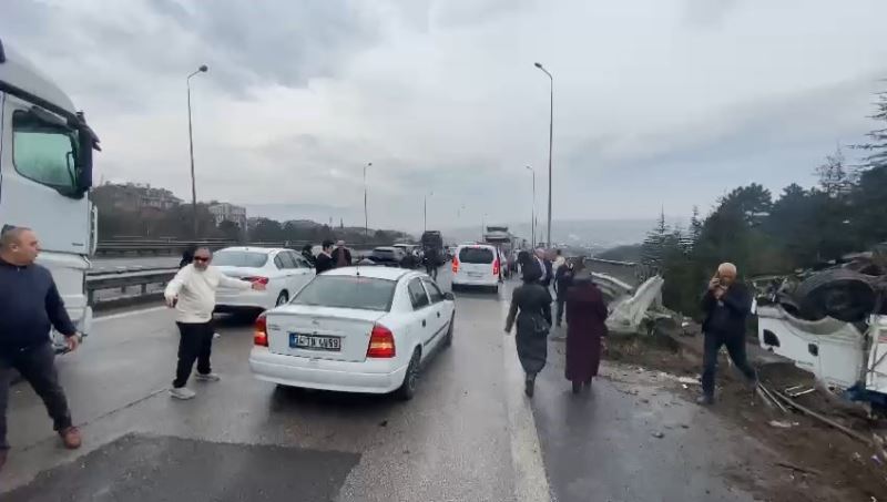 TEM Otoyolu Kocaeli geçişinde zincirleme kaza
