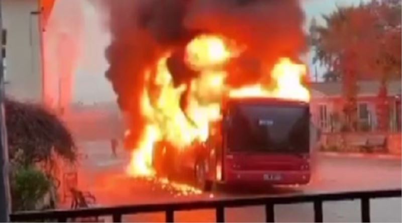 İzmir’de belediye otobüsü alevlere teslim oldu
