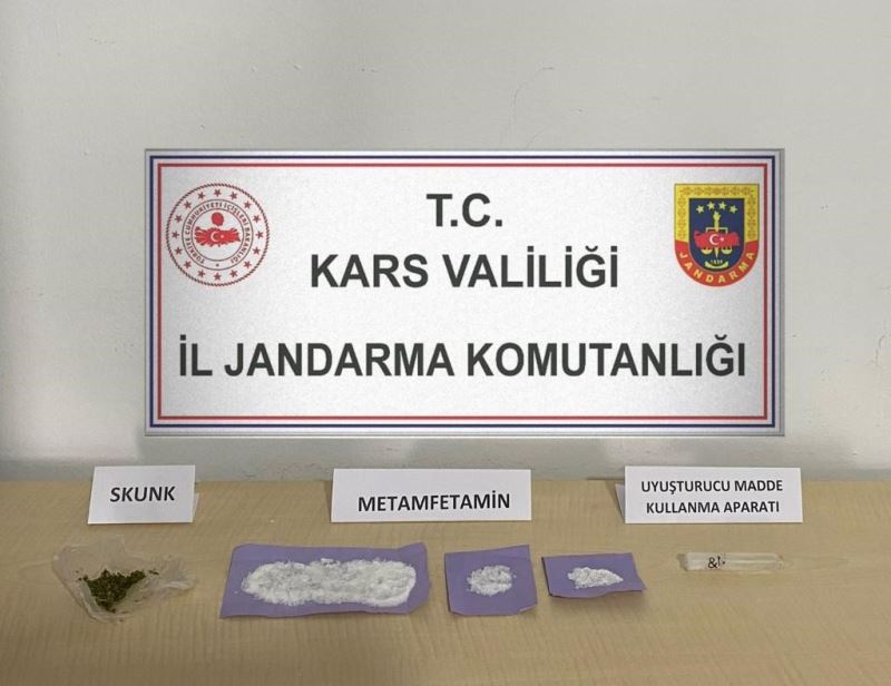 Kars’ta jandarmadan uyuşturucuya geçit yok
