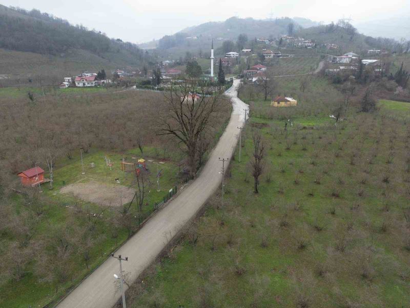 Akyazı Ballıkaya’da beton yol çalışmaları tamamlandı
