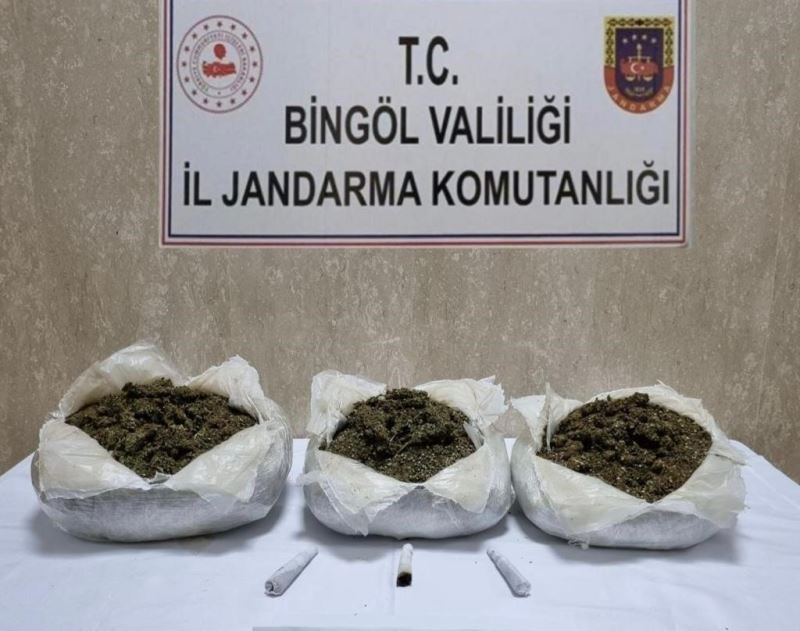 Bingöl’de  3,5 kilo esrar ele geçirildi: 4 gözaltı
