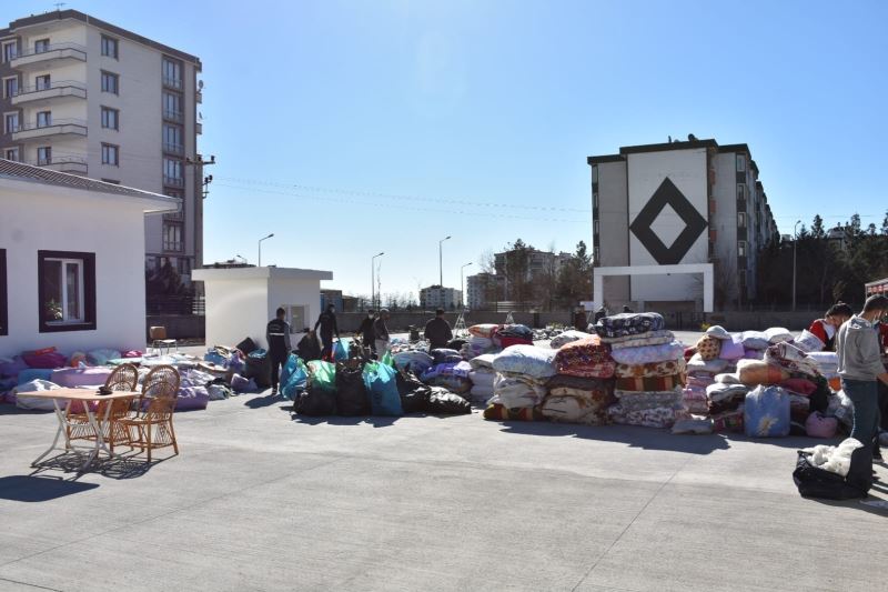 Enkaz altında kalan hayatlar, yürek yakan hatıralarda kaldı
