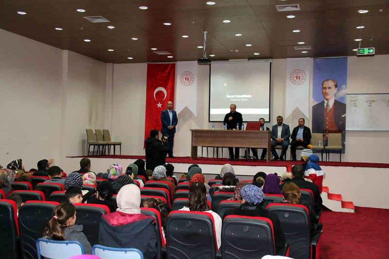 Akşehir’de depremzedeler için özel kandil programı
