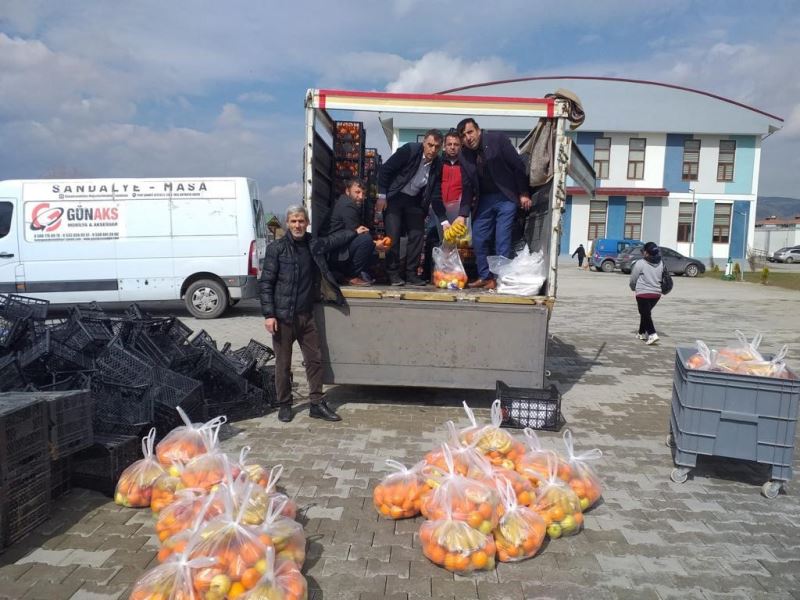 Eskişehir’e gelen depremzedeler için 6 ton meyve yardımı

