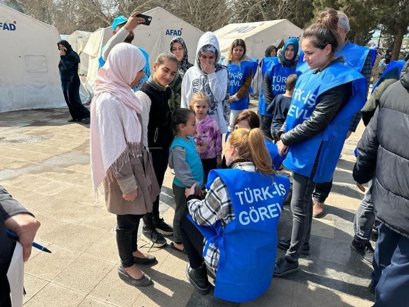 Türk-İş Kadın Heyeti deprem bölgesinde
