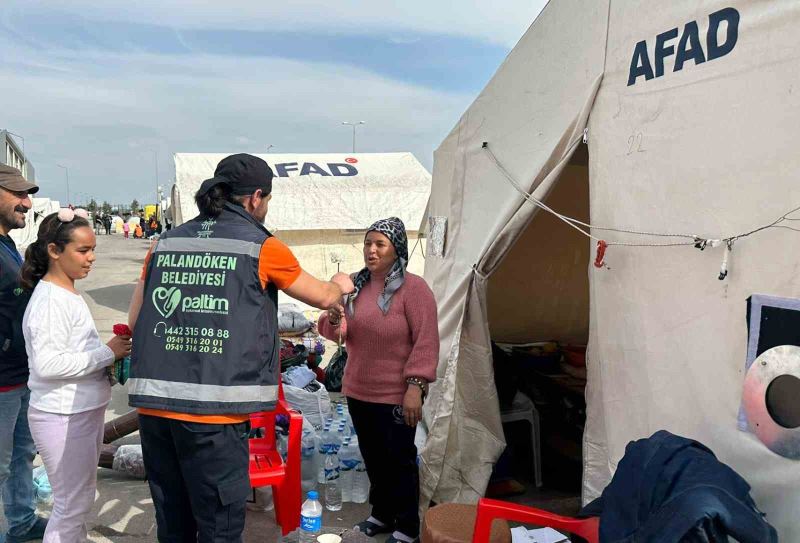 Palandöken ekibi depremzede kadınların hüznünü paylaştı
