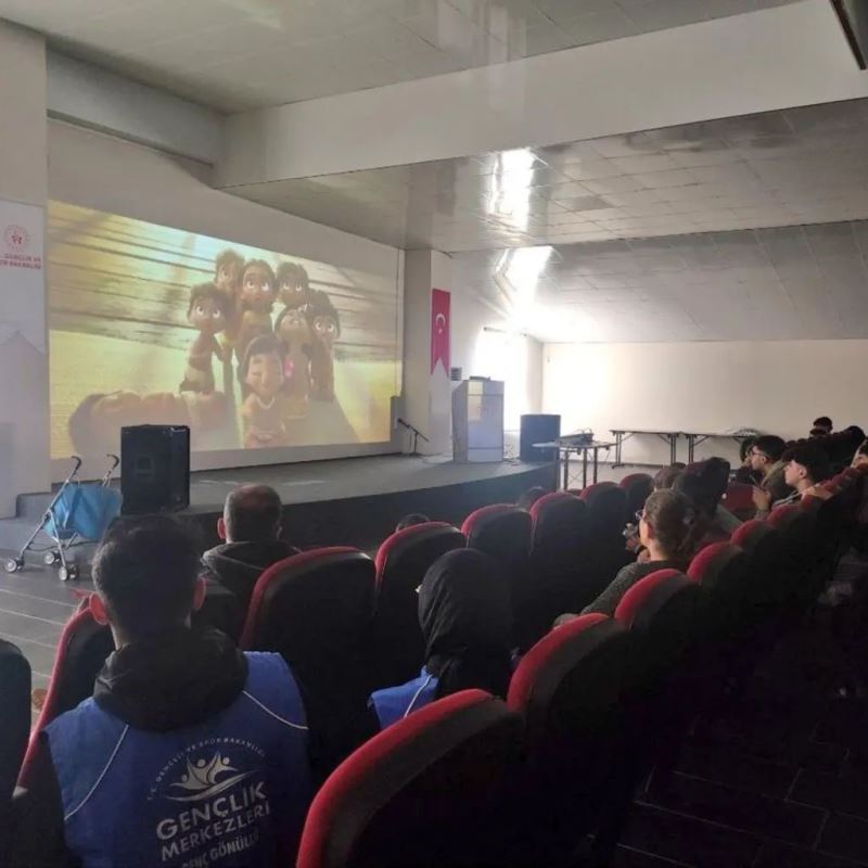 Depremzede çocukların çizgi film keyfi
