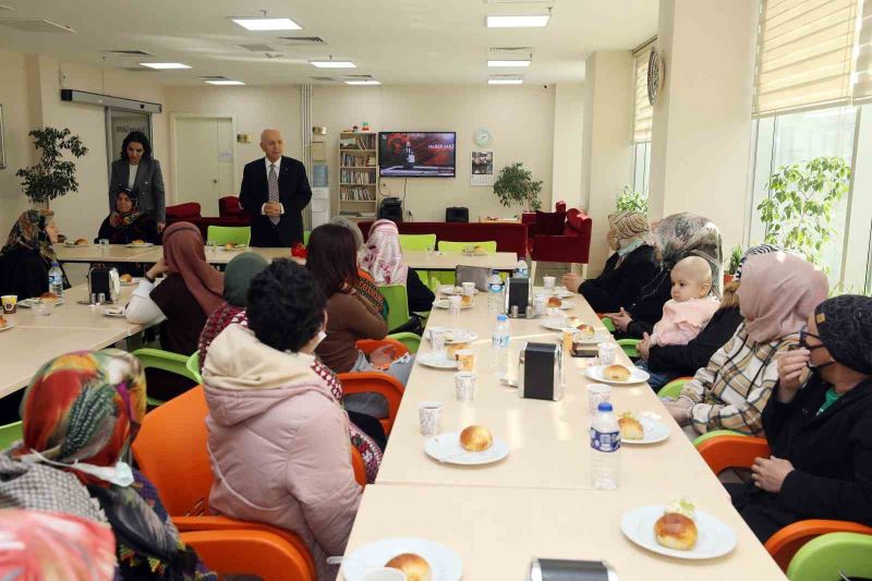 Başkan Yaşar 8 Mart’ı konukevi misafirleri ile kutladı
