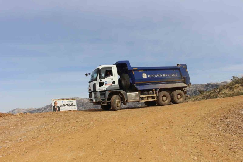 Gebece-Belenobası grup yolunda çalışma
