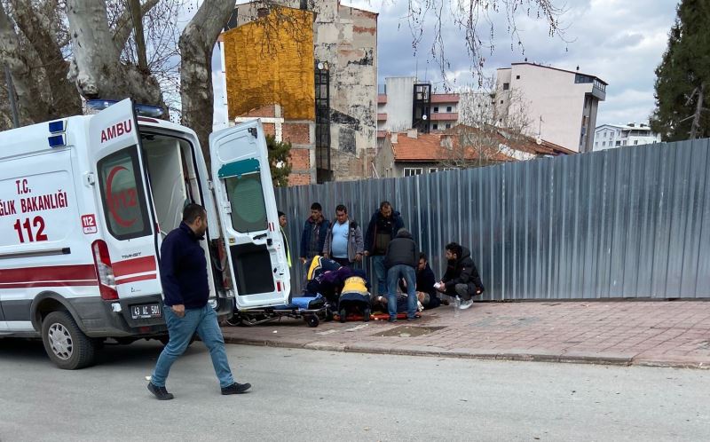 Kütahya’da üzerine ağaç dalı düşen adam yaralandı
