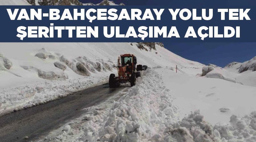 Van-Bahçesaray yolu tek şeritten ulaşıma açıldı