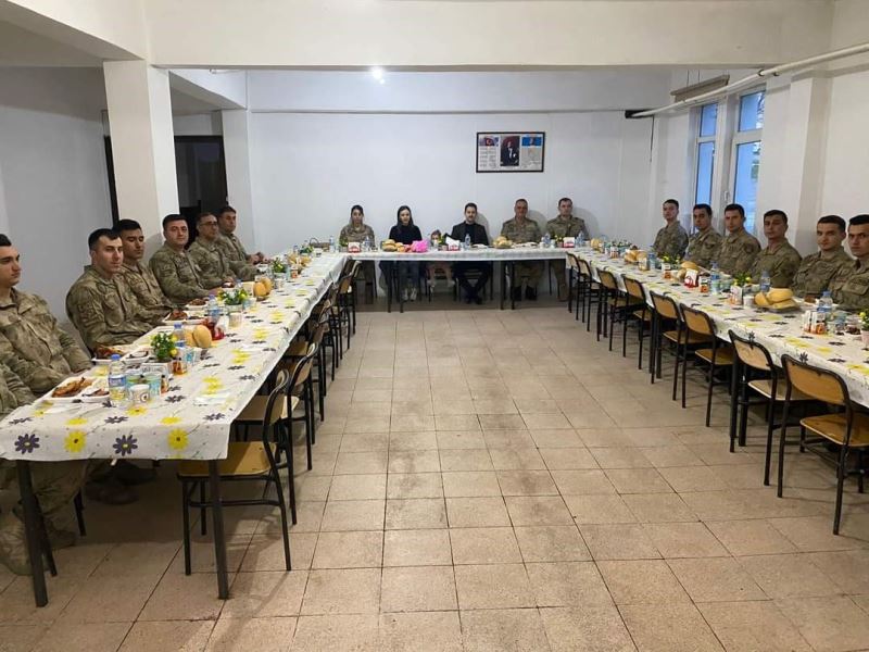 Yayladere Kaymakamı İrdelp, askerler ile iftar açtı
