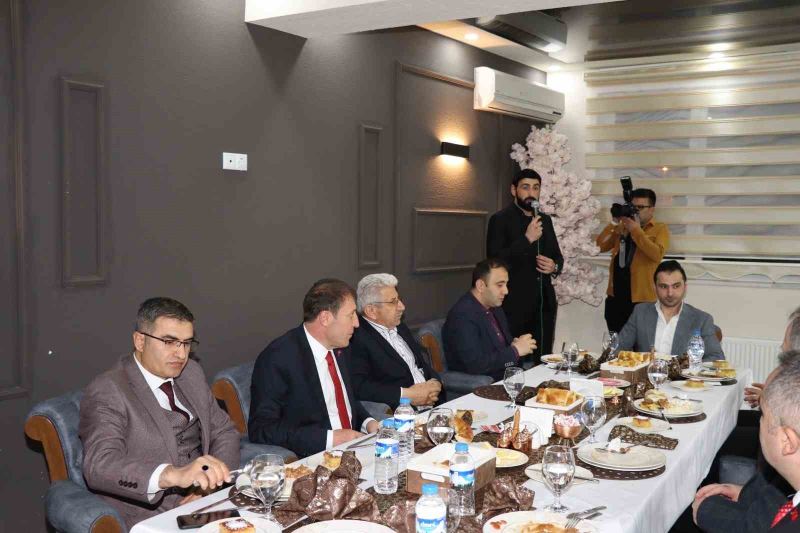 Gür kardeşler iftar yemeğinde ilçe protokolü ile bir araya geldiler
