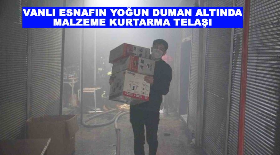 Vanlı esnafın yoğun duman altında malzeme kurtarma telaşı