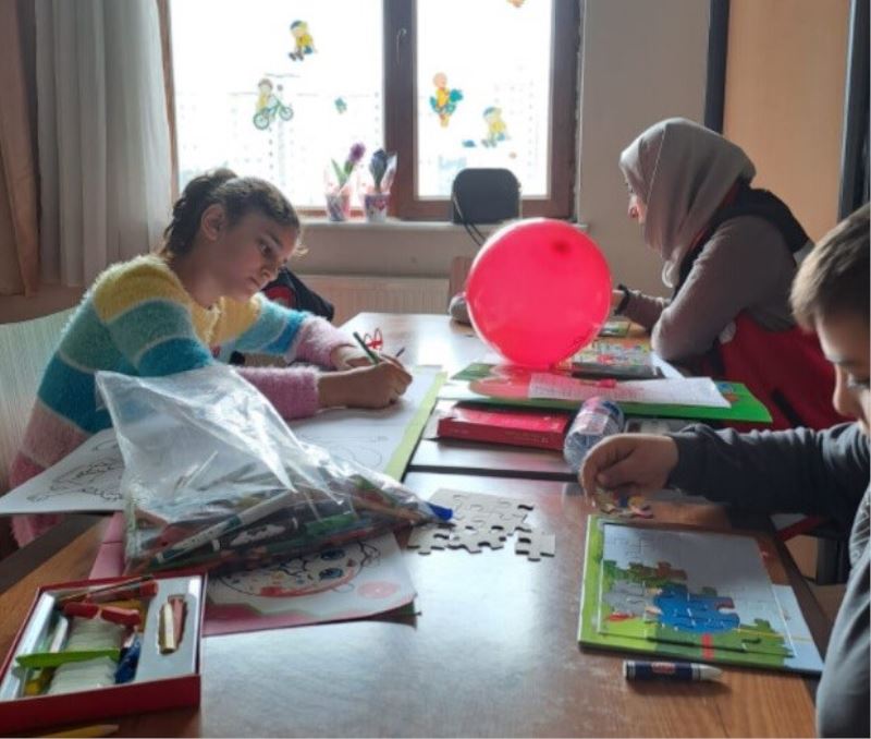 Elazığ’da depremzede çocuklara yönelik etkinlikler sürüyor
