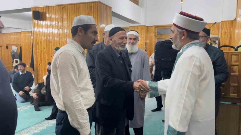 Ramazan geceleri cami ve cemaat buluşmaları devam ediyor
