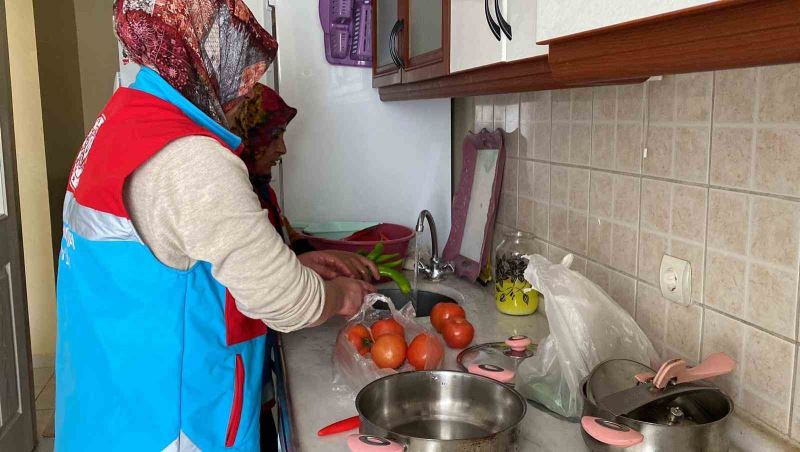 İhtiyaç sahiplerinin temizliği ve iftarı ’Vefa’ ekibinden
