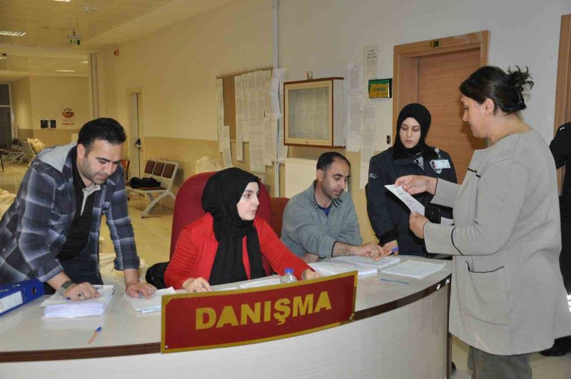 Kars’ta sandık başkanları torbalarını adliyeden aldı
