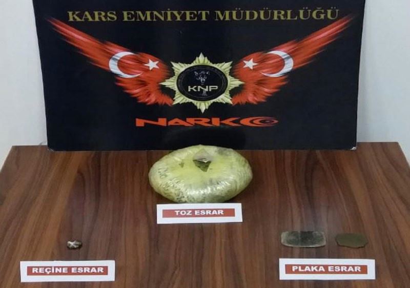 Kars’ta uyuşturucu, narkotik köpeği Daxo’ya takıldı
