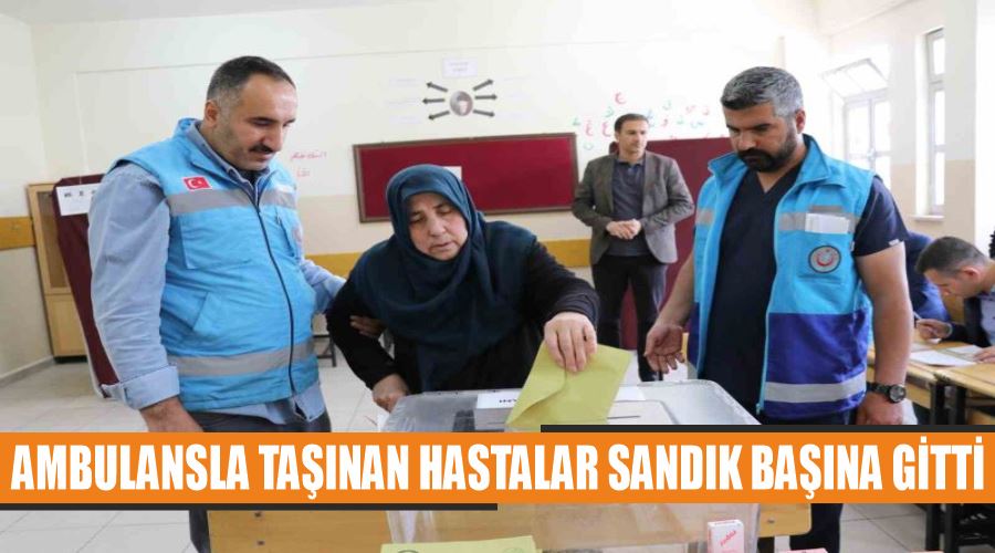 Ambulansla taşınan hastalar sandık başına gitti