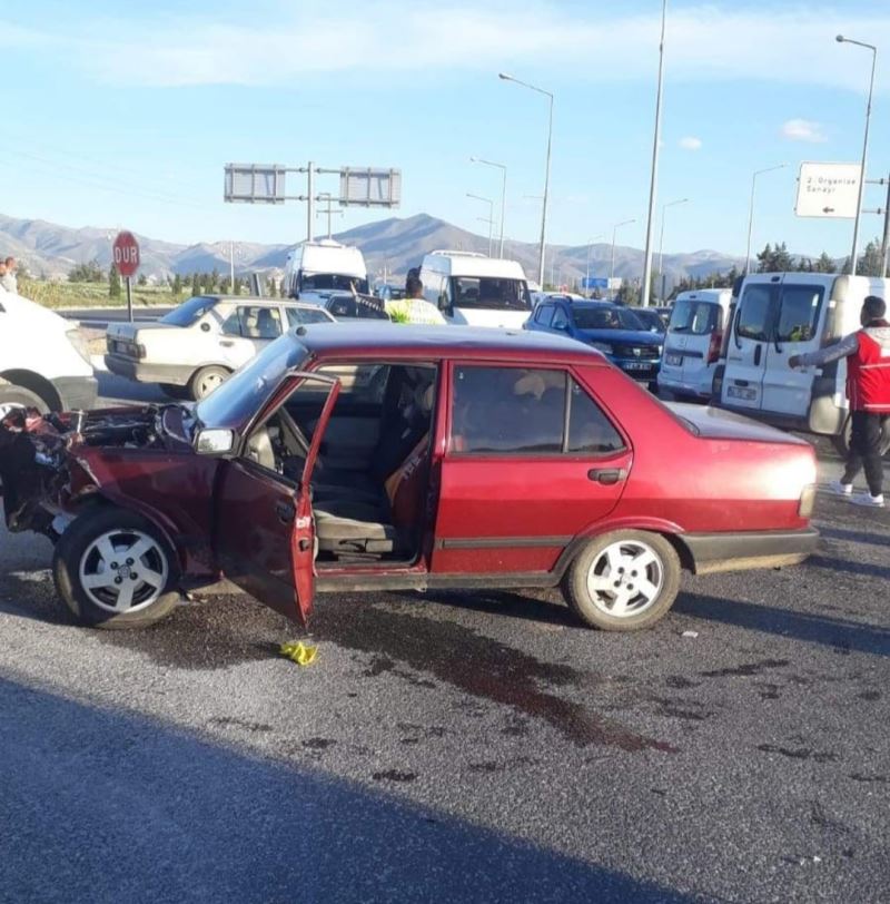 Malatya’da 3 araçlı zincirleme kaza: 5 yaralı
