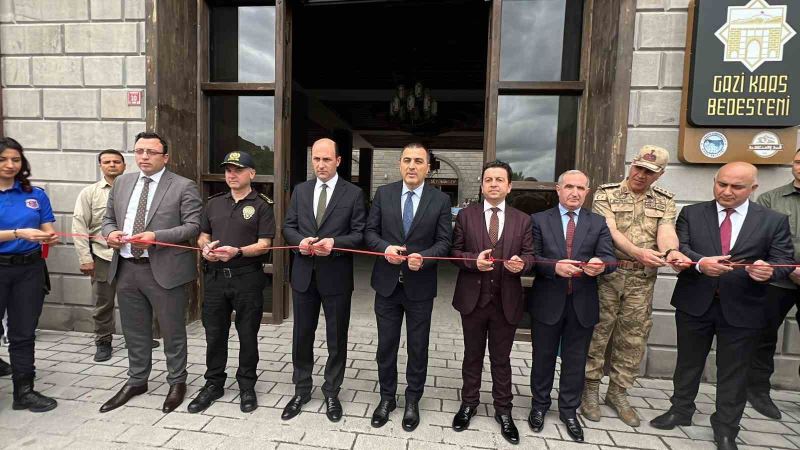 Kars’ta hükümlülerin el emeği göz nuru resimleri sergilendi
