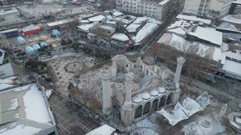 Depremin yıktığı Yeni Cami yeniden aslına uygun inşa edilecek
