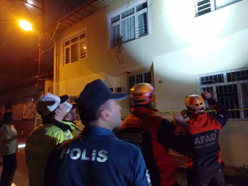 Malatya’da hasarlı evde göçük meydana geldi
